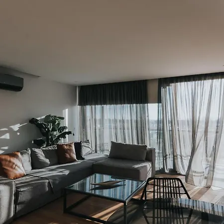 Earth Boutique Apartments Next To Stavros Niarchos-3